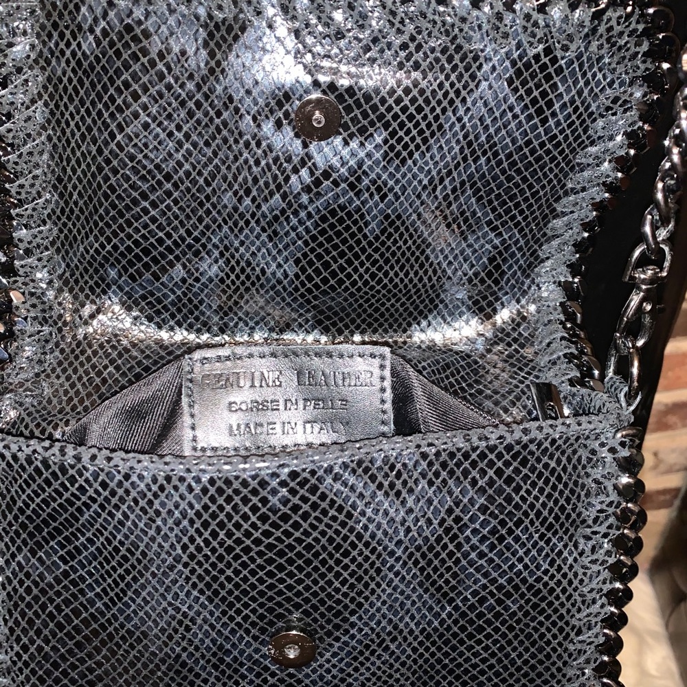 Crossbody - Picture 3 of 6